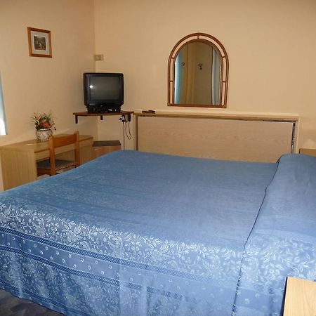 Hotel Astoria Altopascio Habitación foto