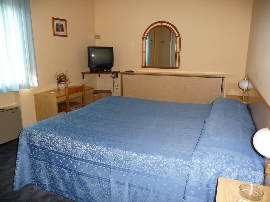 Hotel Astoria Altopascio Habitación foto